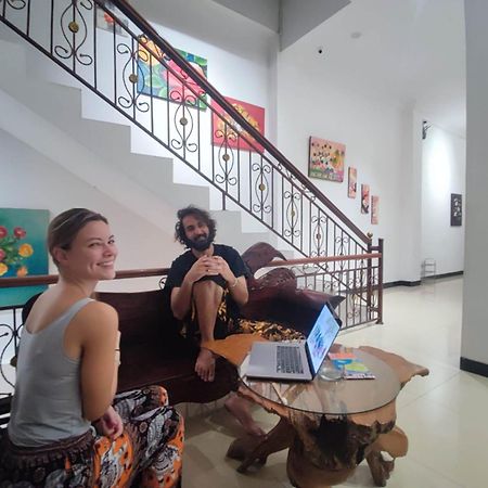 Fora Capsule Hostel Tuban Kuta  Bagian luar foto