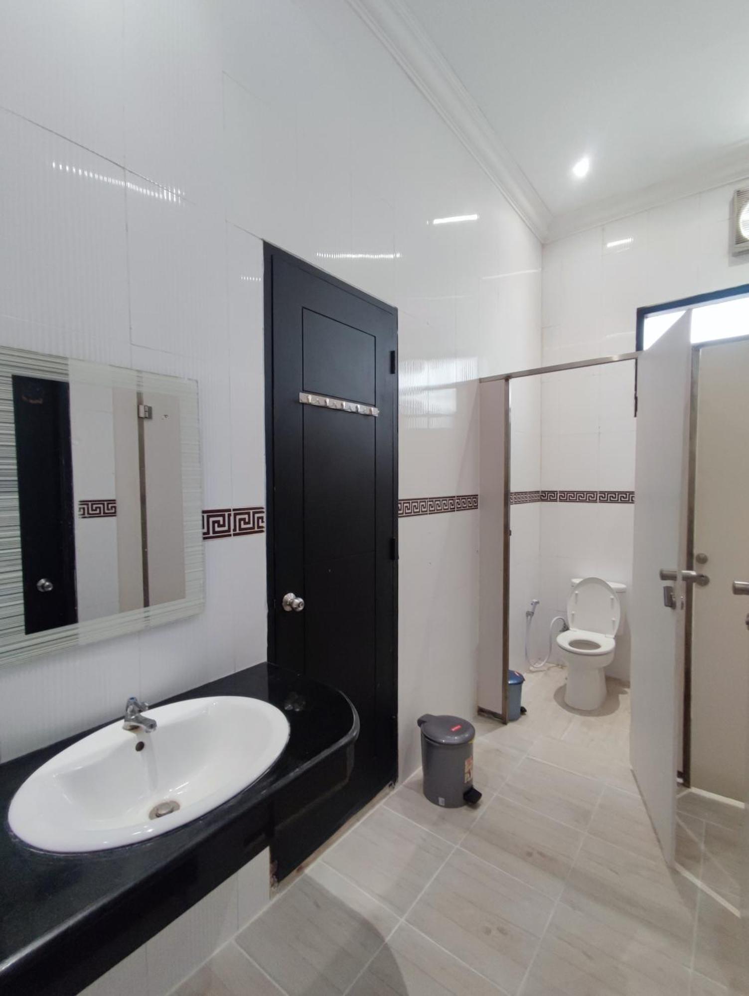 Fora Capsule Hostel Tuban Kuta  Bagian luar foto